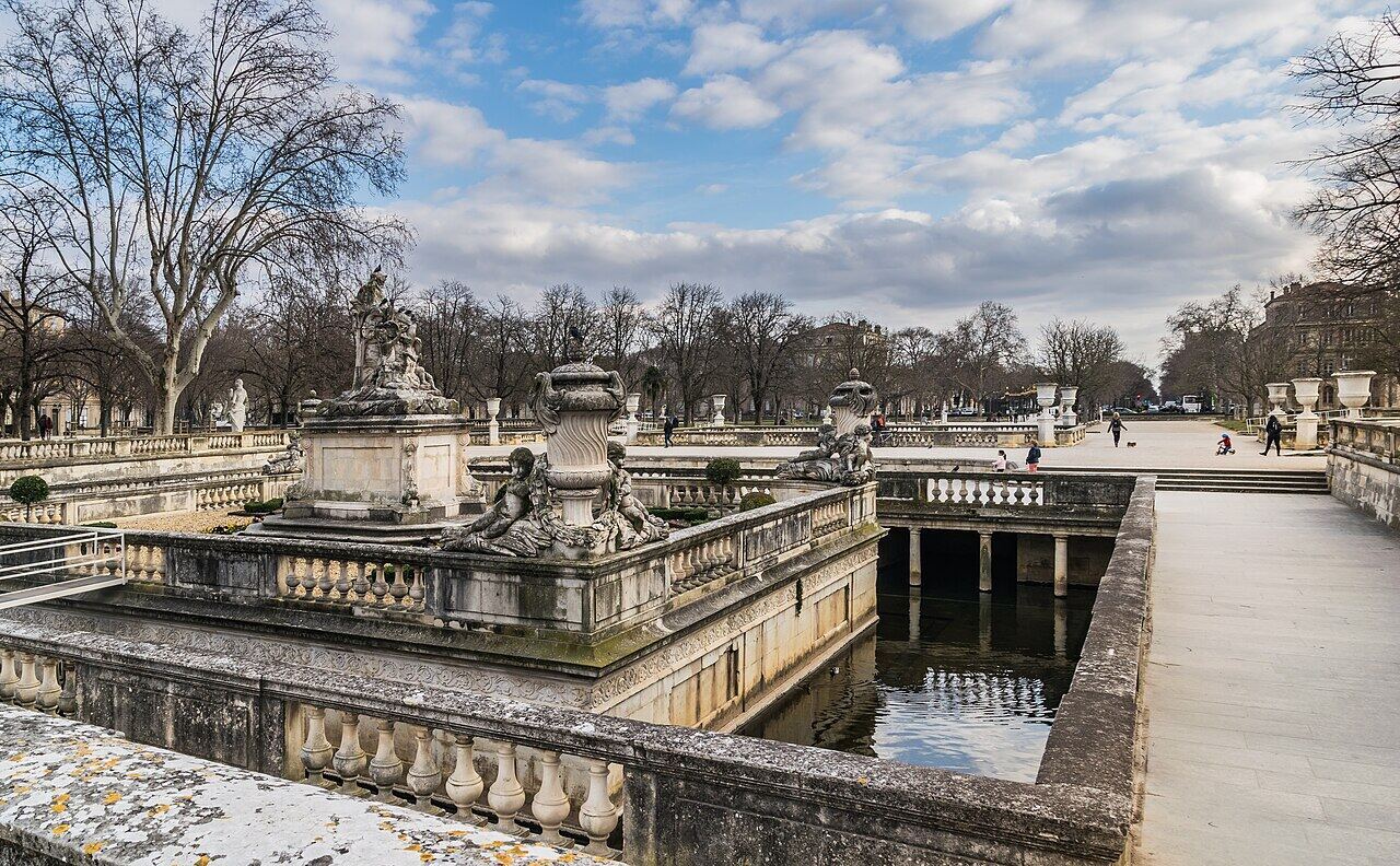 Bassins et balustrades des Jardins de la Fontaine, à Nîmes